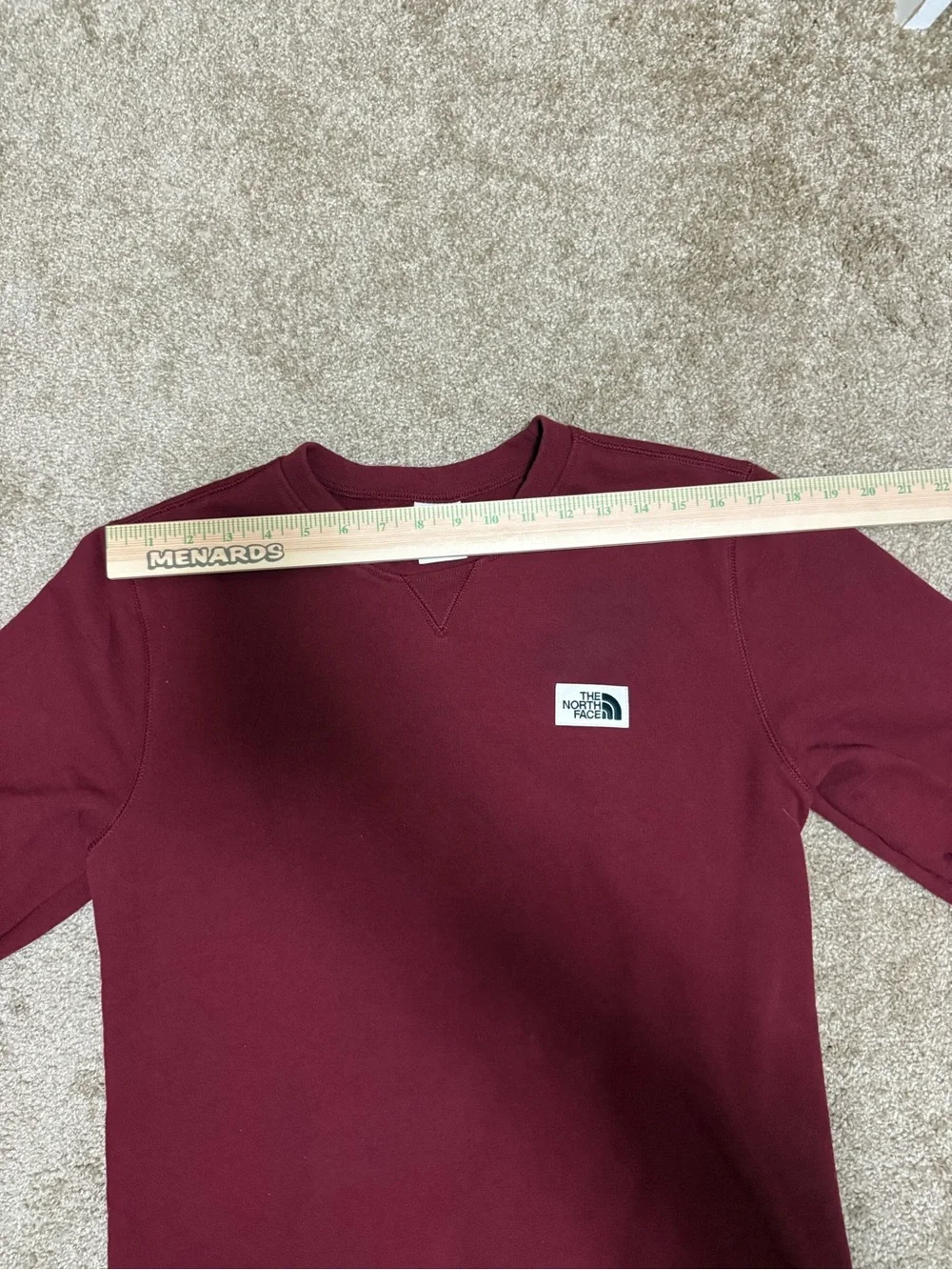 The‎ North Face Men’s Crewneck Sweatshirt - Burgundy. B44